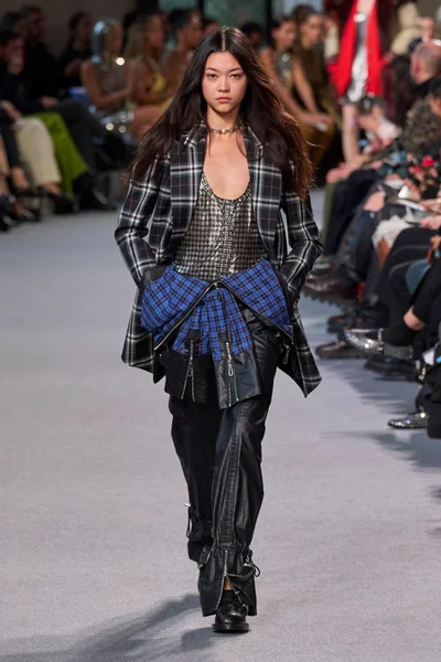 Look 17